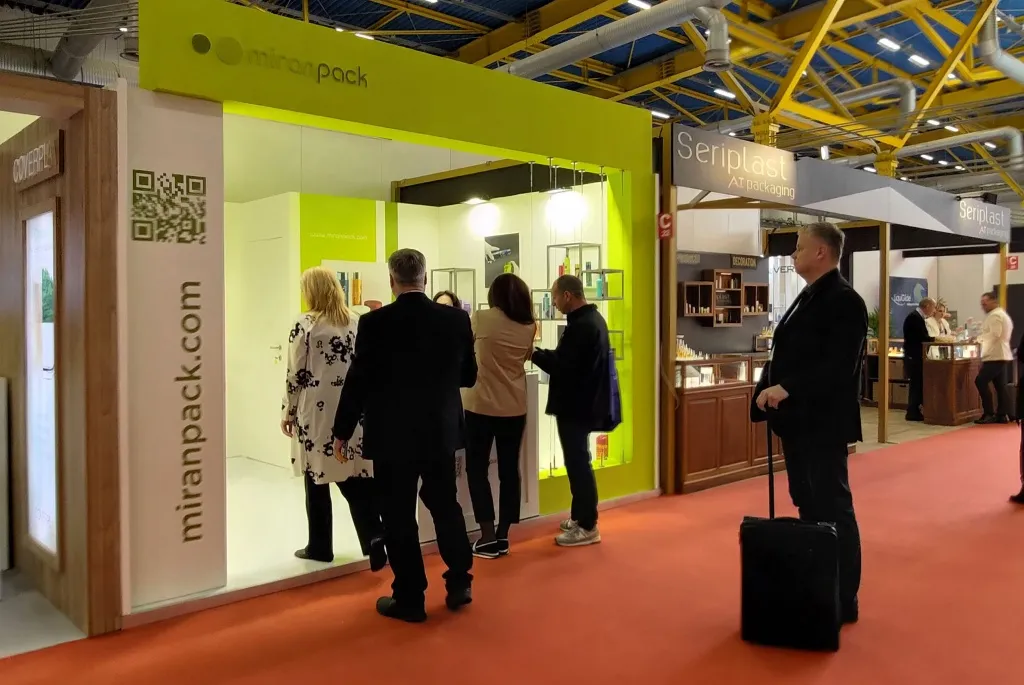 Стенд МИРАН на Cosmoprof.jpg Стенд МИРАН на Cosmoprof.jpg